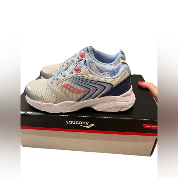 NIB Saucony Wind Little Girl Lace Up Sneakers in Metallic Silver size youth 1.5 - Picture 4 of 8